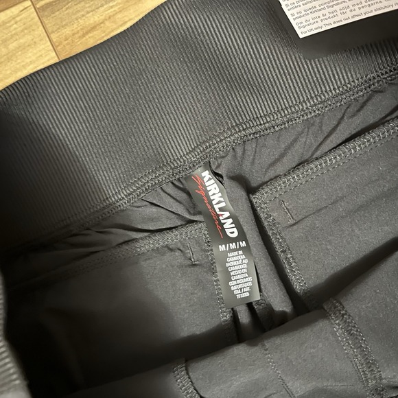 Kirkland Signature Ladies Ankle Pants Sz Medium Black Active Travel Pant - Picture 3 of 8